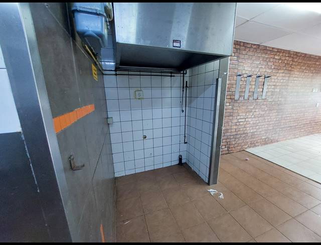 81M² RESTAURANT RENTED IN BRACKEN HEIGHTS